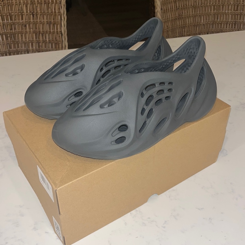 COPY - Yeezy Foam Runner “carbon”